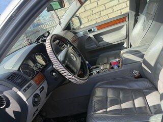 2006 Volkswagen Touareg I, серебристый, 1300000 рублей, вид 2