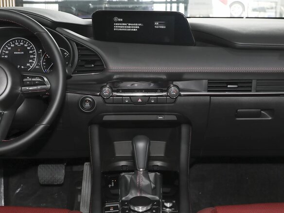 2025 Mazda 3 Axela IV (BP), белый, 3600000 рублей - вид 12