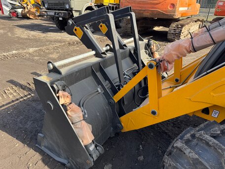2026 JCB 3CX, жёлтый, 16350000 рублей, вид 4