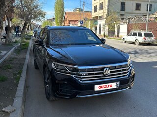 2018 Volkswagen Touareg III, чёрный, 4050000 рублей, вид 2