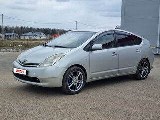 2005 Toyota Prius II (XW20), серебристый, 599000 рублей, вид 1