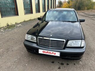 1997 Mercedes-Benz C-Класс 240 I (W202) Рестайлинг, чёрный, 1200000 рублей, вид 1