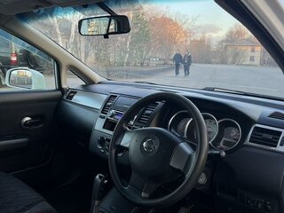 2010 Nissan Tiida I Рестайлинг, белый, 570000 рублей, вид 5