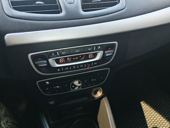 2010 Renault Fluence I, белый, 700000 рублей - вид 22