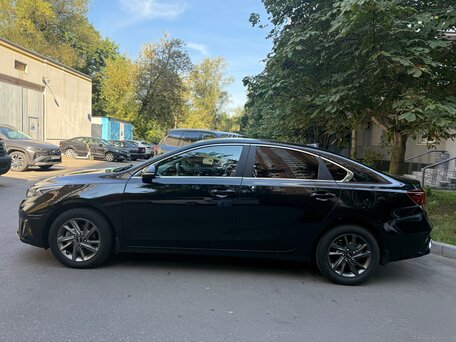 2021 Kia Cerato IV Рестайлинг, чёрный, 1950000 рублей, вид 5