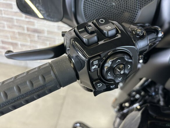 2024 Harley-Davidson Street Glide, чёрный - вид 11