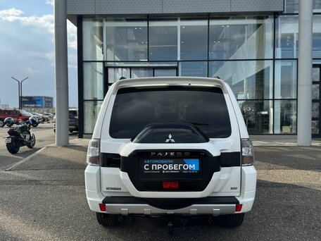 2014 Mitsubishi Pajero IV Рестайлинг 2, белый, 2415000 рублей, вид 4