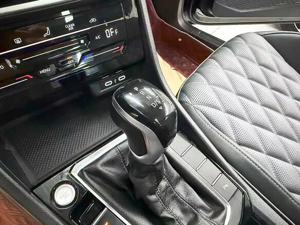 2023 Volkswagen Sagitar III Рестайлинг, коричневый, 1240000 рублей - вид 19
