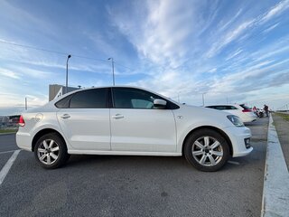 2016 Volkswagen Polo V Рестайлинг, белый, 950000 рублей, вид 3