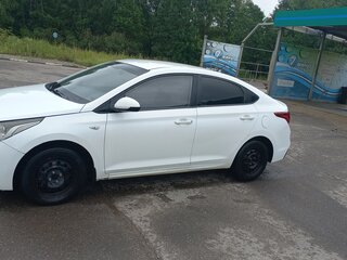 2019 Hyundai Solaris II, белый, 650000 рублей, вид 5