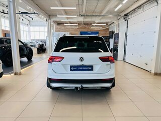 2020 Volkswagen Tiguan II, белый, 2899900 рублей, вид 5