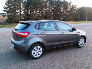 2013 Kia Rio 5-speed III, серый, 615000 рублей, вид 2