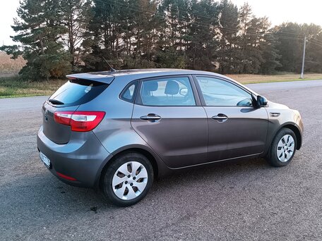 2013 Kia Rio 5-speed III, серый, 615000 рублей, вид 2