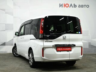 2017 Honda Stepwgn V, белый, 1850000 рублей, вид 4