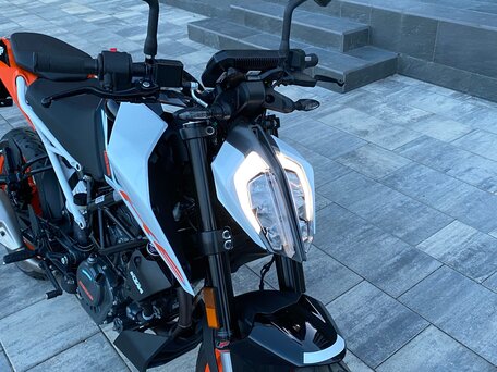 2023 KTM 125 Duke, белый, 650000 рублей, вид 3