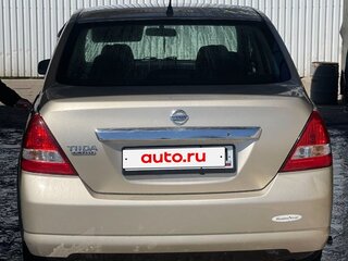 2010 Nissan Tiida I Рестайлинг, коричневый, 750000 рублей, вид 3