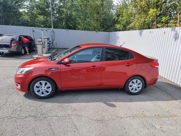 2016 Kia Rio III Рестайлинг, красный, 1150000 рублей - вид 2