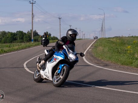 2011 Suzuki GSX-R 600, синий, 700000 рублей, вид 2