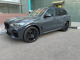 2021 BMW X5 30d IV (G05/G18), серый, 6200000 рублей, вид 4