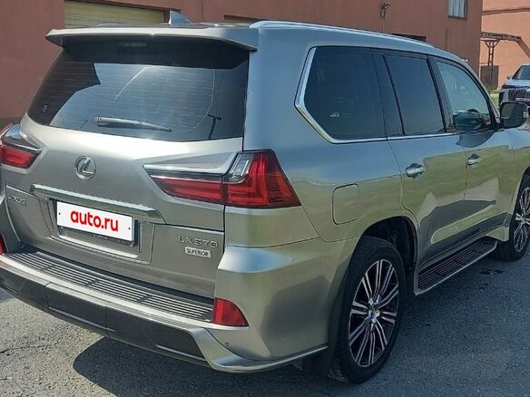 2017 Lexus LX 570 III Рестайлинг 2, серый, 8990000 рублей - вид 4