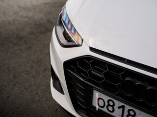2019 Audi A4 40 TDI V (B9) Рестайлинг, белый, 3393818 рублей, вид 4