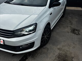 2017 Volkswagen Polo V Рестайлинг, белый, 1150000 рублей, вид 2