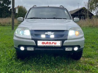 2011 Chevrolet Niva I Рестайлинг, серебристый, 380000 рублей, вид 1