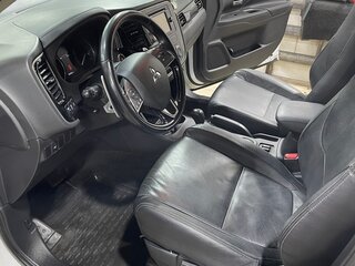 2016 Mitsubishi Outlander III Рестайлинг 2, белый, 1700000 рублей, вид 3