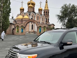 2014 Toyota Land Cruiser 200 Series Рестайлинг 1, чёрный, 4400000 рублей, вид 2