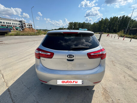 2014 Kia Rio 6-speed III, серебристый, 1049000 рублей, вид 4