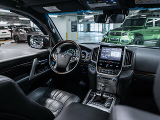 2020 Toyota Land Cruiser 200 Series Рестайлинг 2, чёрный, 9380000 рублей, вид 2