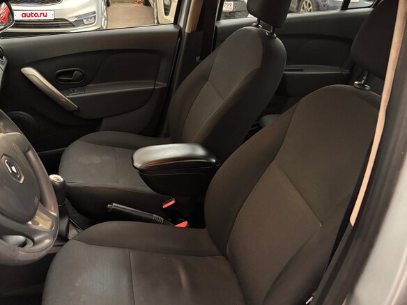 2014 Renault Logan II, серебристый, 800000 рублей - вид 8