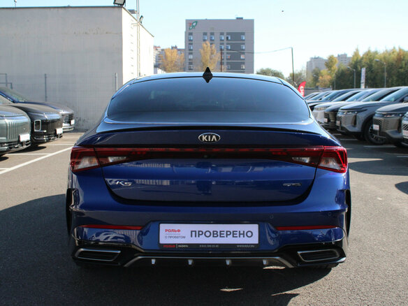2021 Kia K5 III, синий, 2620000 рублей - вид 4