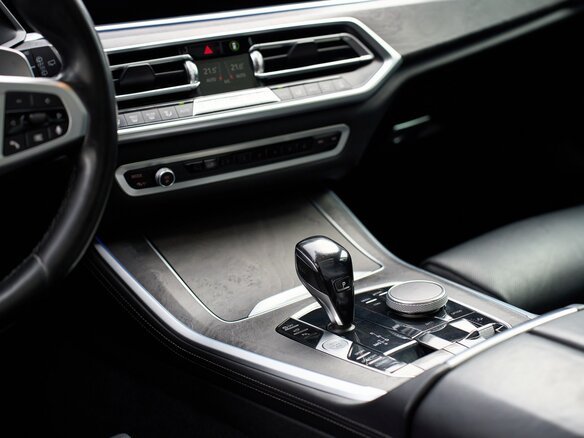 2021 BMW X5 40d IV (G05/G18), чёрный, 6250000 рублей - вид 39