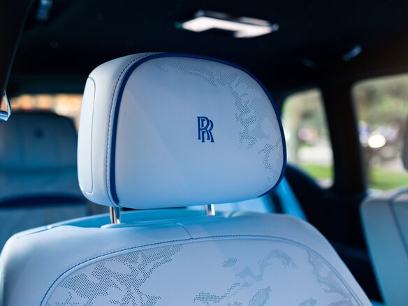 2024 Rolls-Royce Cullinan Black Badge I (Series I), синий, 79000000 рублей - вид 21