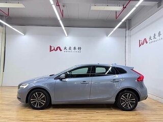 2018 Volvo V40 II Рестайлинг, синий, 1300000 рублей, вид 4