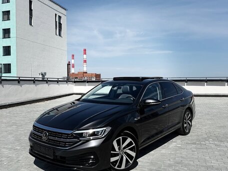 2023 Volkswagen Sagitar III Рестайлинг, серебристый, 1740000 рублей, вид 1