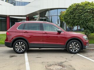 2019 Volkswagen Tiguan II, красный, 2355000 рублей, вид 4