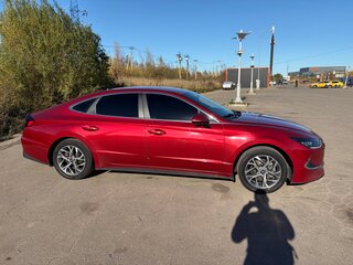 2020 Hyundai Sonata VIII (DN8), красный, 1900000 рублей, вид 2