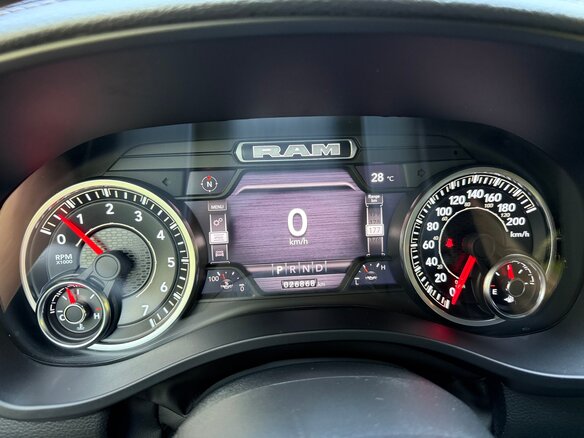 2022 Ram 1500 Crew Cab V, оранжевый, 6800000 рублей - вид 18