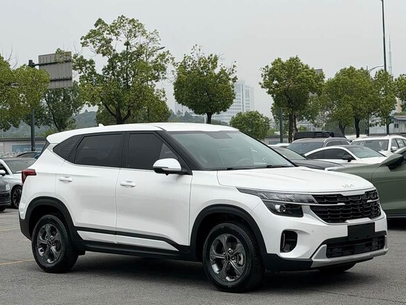 2023 Kia Seltos I Рестайлинг, белый, 1850003 рублей - вид 3