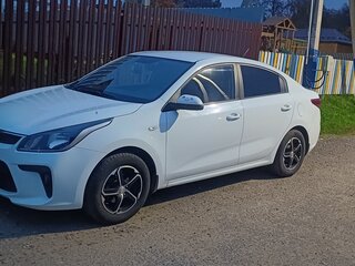 2018 Kia Rio IV, белый, 1400000 рублей, вид 1