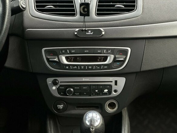 2013 Renault Megane III Рестайлинг, белый, 620000 рублей - вид 9