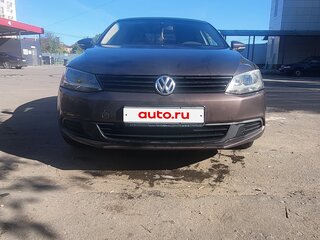 2014 Volkswagen Jetta VI Рестайлинг, коричневый, 970000 рублей, вид 3