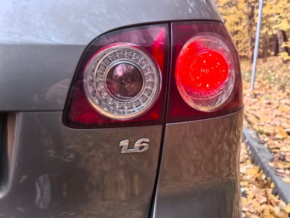 2010 Volkswagen Golf Plus II, серый, 800000 рублей - вид 24