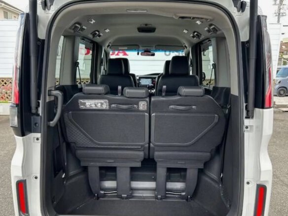 2021 Honda Stepwgn Spada V Рестайлинг, белый, 1897000 рублей - вид 18