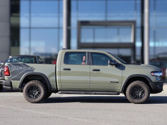 2026 Ram 1500 Crew Cab V Рестайлинг, зелёный - вид 6