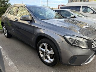 2019 Mercedes-Benz GLA 200 I (X156) Рестайлинг, серый, 2500000 рублей, вид 3