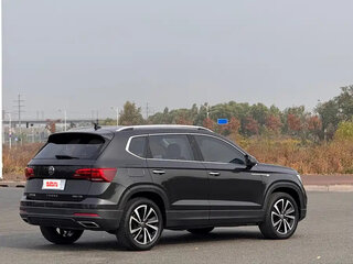 2022 Volkswagen Tharu I, чёрный, 1645018 рублей, вид 4