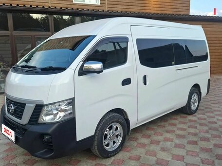 2017 Nissan NV350 Caravan I Рестайлинг, белый, 3300000 рублей, вид 2